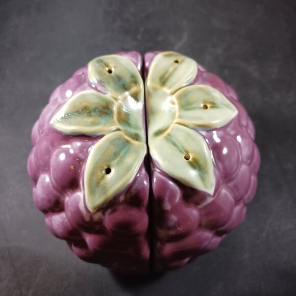 Large Ceramic Purple Grape Salt And Pepper Shakers - Picture 11 of 11